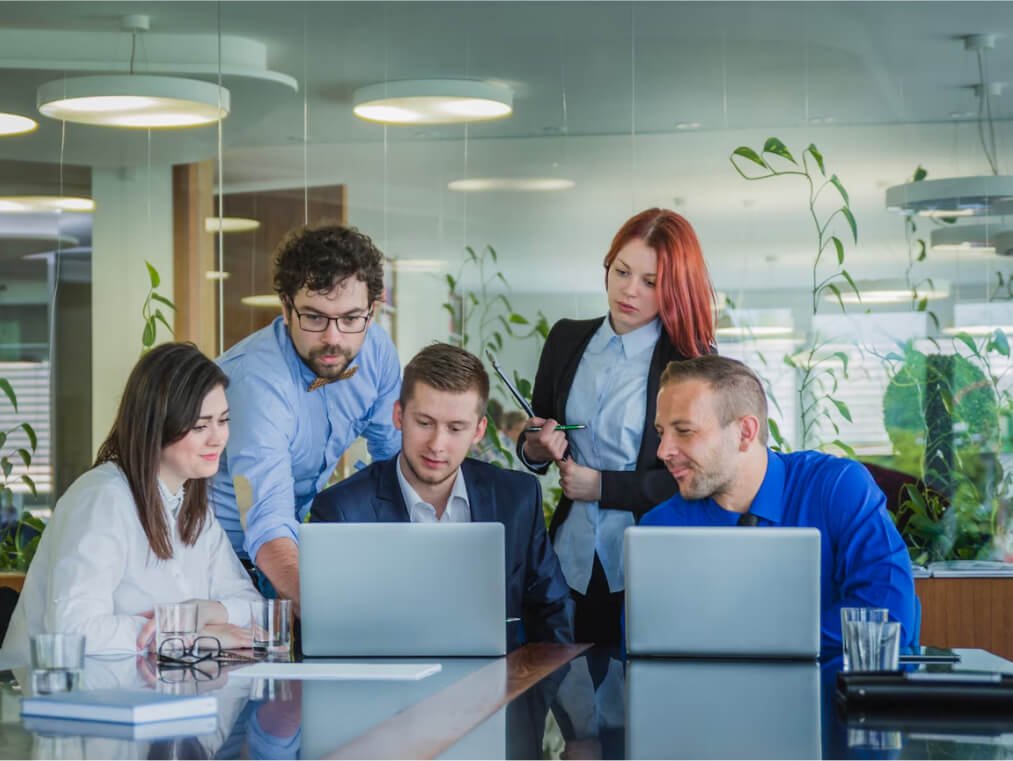 Support team discussing smart solutions